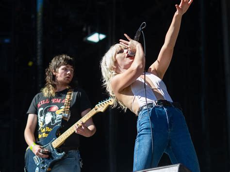 amyl and the sniffers song